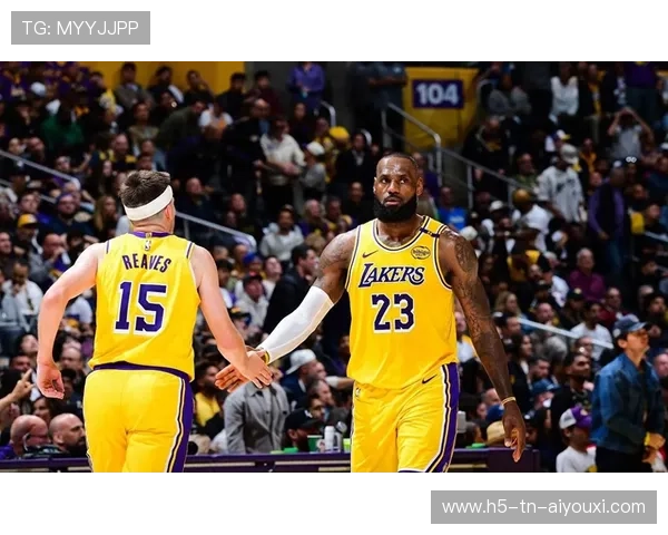 詹姆斯被多队传闻牵扯：联盟风云再起，豪门争霸的背后故事