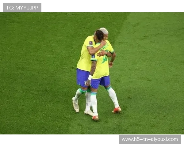 内马尔挑球突破并送出直线传递，巴西锋线获得绝佳点位