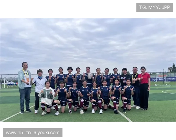 “美洲狮队奋勇拼搏,征战橄榄球冠军锦标赛” “美洲狮队奋勇拼搏,征战橄榄球冠军锦标赛”